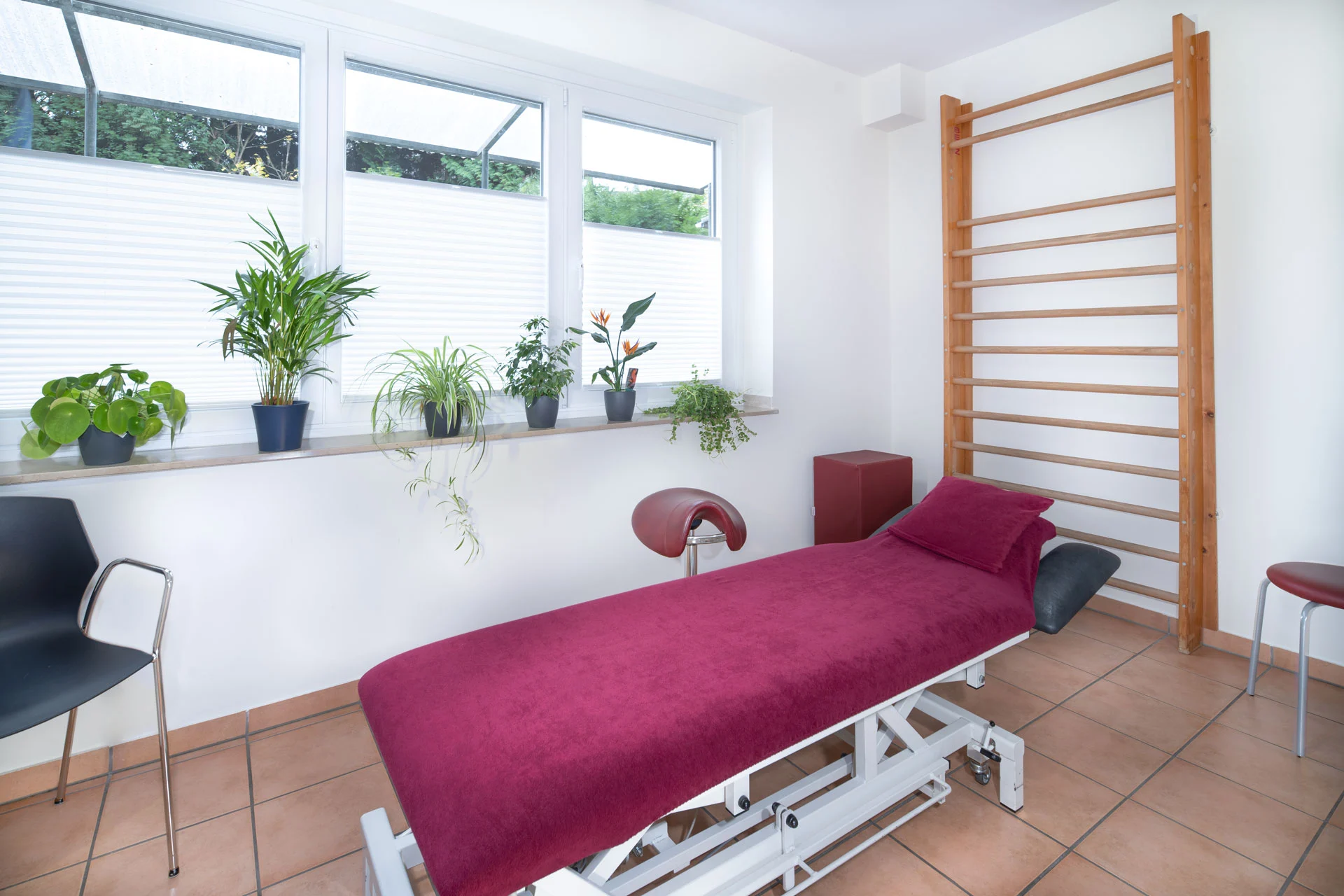 Praxis_27_11_22-Raum1-kpl Physiotherapiepraxis in Ratingen – Behandlungsraum 2